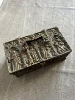 Sieradendoos - Antieke gotisch sierkist - Messing, Fluweel, Antiek en Kunst