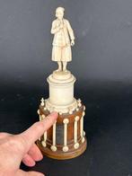 Figuur - zeldzaam ivoor sculptuur (2) - Ivoor