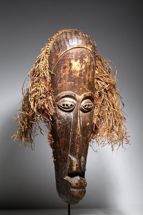 Zeldzaam masker Kakuungu - Suku - DR Congo, Antiek en Kunst, Kunst | Niet-Westerse kunst