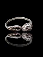 Oud-Grieks, Hellenistisch Extreem rare Silver Lion & Serpent