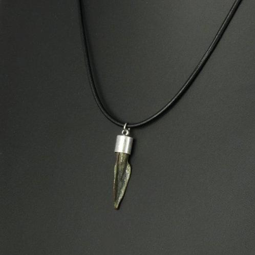 gréco-romaine Bronze Pendentif en forme de pointe de flèche, Handtassen en Accessoires, Antieke sieraden