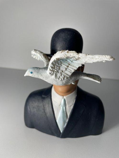 After René Magritte - Statue, LHomme au Chapeau Melon (met, Antiek en Kunst, Curiosa en Brocante