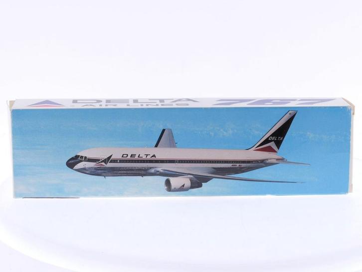 Schaal 1:200 IMC Holland 4887 Boeing 767-200 Spirit of D..., Hobby en Vrije tijd, Modelbouw | Vliegtuigen en Helikopters, Gebruikt