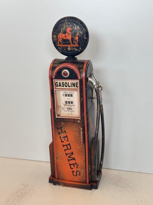 Rob VanMore - Fueled by Hermes Paris, Antiek en Kunst, Kunst | Designobjecten