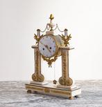 Pendule portique Louis XVI - Bronze doré - 1790