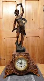 Horloge de cheminée avec personnage -   Bronze, Marbre,