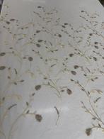 Kostbaar gordijnstof, Franse tule met borduursel en rand aan