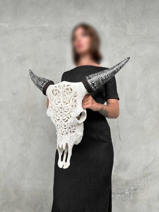 Geen veilingprijs - Witte uitgehouwen koeien schedel met, Antiek en Kunst, Kunst | Designobjecten