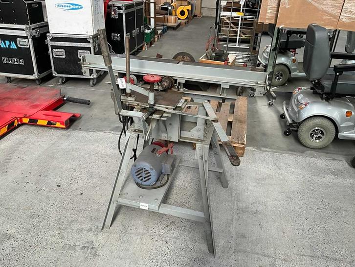 Boorconstructie/machine op metalen onderstel, Doe-het-zelf en Bouw, Gereedschap | Boormachines