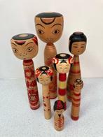 Een prachtige set vintage Kokeshi - bloemige kornoelje -