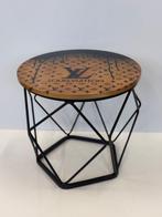 Rob VanMore - Tea-Time on LV dripping Table - ø40cm, Antiek en Kunst