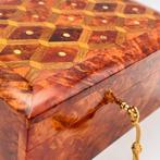 Sieradendoos - Hout (Thuya), hout, parelmoer, marqueterie,, Antiek en Kunst