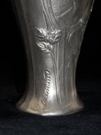 2 Fraaie Art Nouveau vaasjes (Zilvertin) - Gesigneerd George, Antiek en Kunst