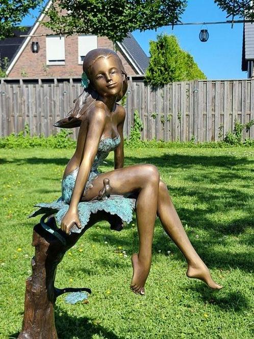 Beeld, XL: Bronze Girl on Trunk with Bird - 109 cm - Brons, Antiek en Kunst, Curiosa en Brocante