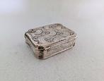238 years old shaped Rococo - Doos - .950 zilver, Antiek en Kunst