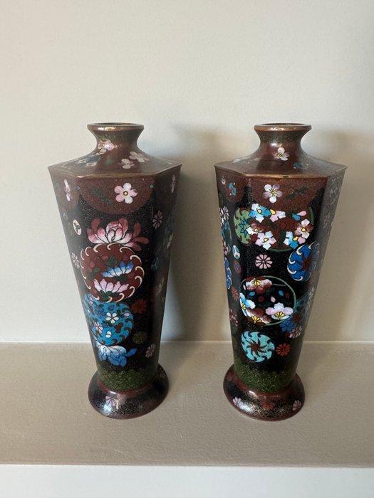 Vaas - koper en emaille - Japan - Paar cloisonné vazen Meij, Antiek en Kunst, Antiek | Overige Antiek