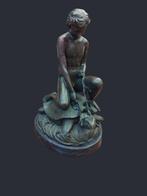 sculptuur, Ragazzo con tartaruga - 34 cm - Gepatineerd brons