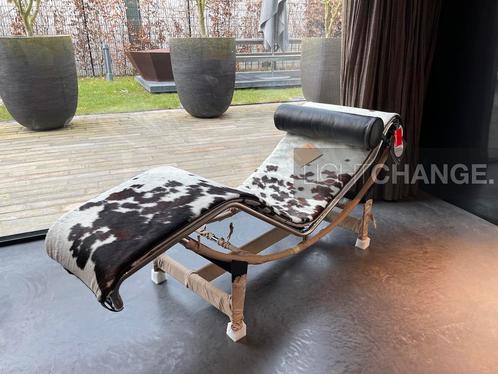 Cassina LC4, LC2, Leder, Hairy Skin cow of Black ongebruikt, Maison & Meubles, Fauteuils