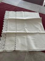 Asciugamano antico in lino con pizzo all’uncinetto e