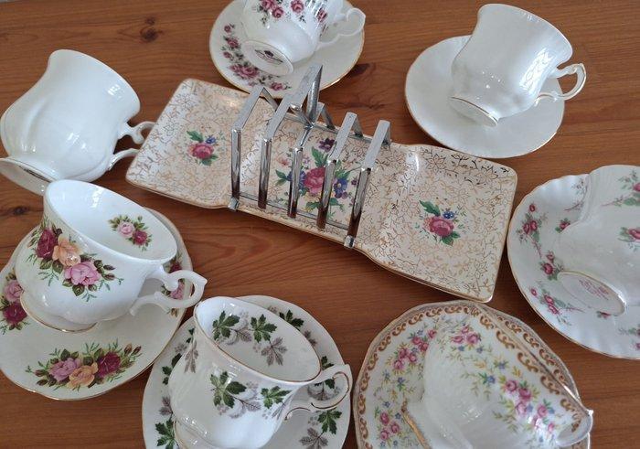Royal Windsor, Elizabethan, Richmond - Kop en schotel (14) -, Antiek en Kunst, Antiek | Meubels | Tafels