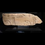 Égypte ancienne Grès Relief dun temple avec deux dieux