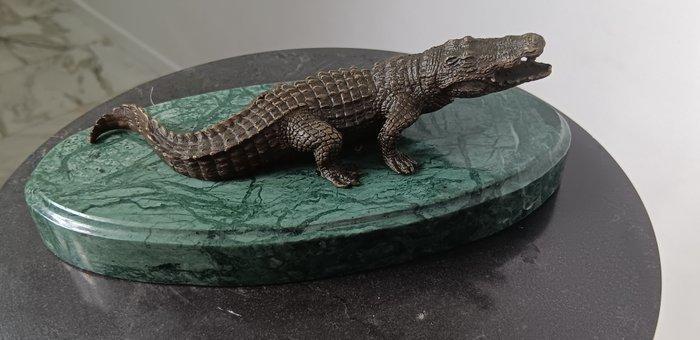 sculptuur, Krokodil van brons groen marmer plateau - 7.5 cm, Antiek en Kunst, Kunst | Designobjecten
