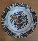 Delft, Plateelbakkerij - Bord (2) - Aardewerk - 2 borden, Antiek en Kunst