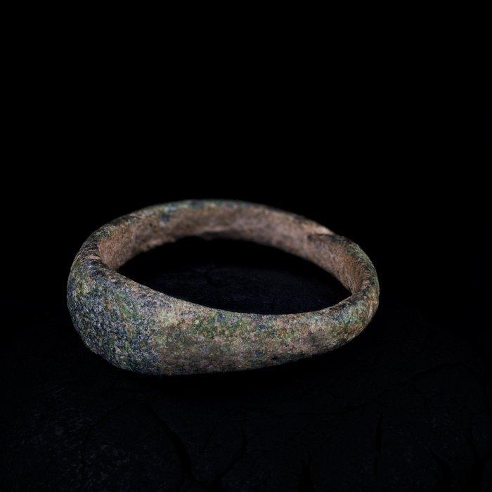 Oud-Romeins, Keizerrijk Brons Ring met beschermende, Handtassen en Accessoires, Antieke sieraden
