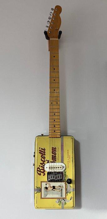 Fatto a mano - cigar box Plasmon - - Guitare électrique -, Muziek en Instrumenten, Snaarinstrumenten | Gitaren | Akoestisch