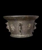 Post-médiéval Mortier dapothicaire en bronze à décor de