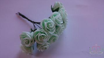 Mini foam roos 2, 5 cm. mintgroen +/- 144st zak