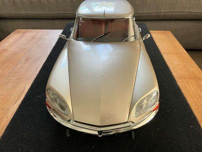 Altaya 1:8 - Modelauto - Citroën DS 21 Pallas, Hobby & Loisirs créatifs, Voitures miniatures | 1:5 à 1:12