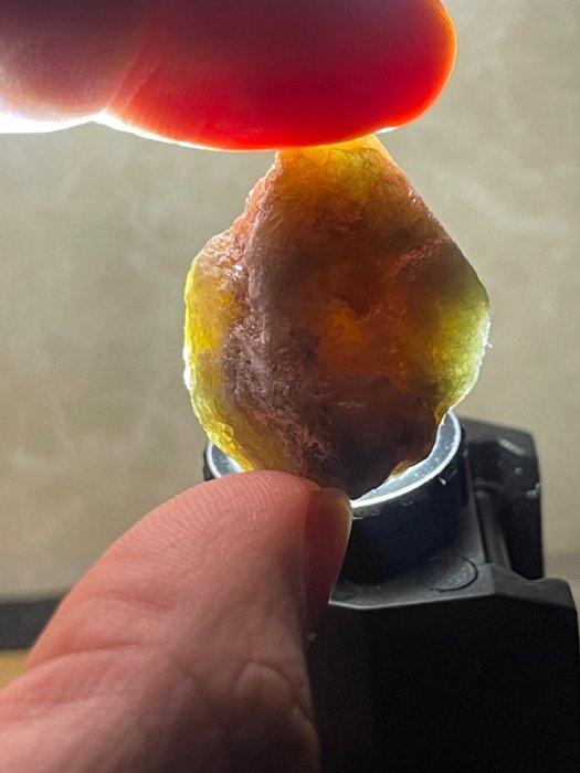 Saffier Geweldig stuk! Multicolor saffier. 58 Cts., Verzamelen, Mineralen en Fossielen