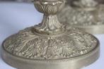 Paire de bougeoirs / flambeaux, bronze doré et ciselé,, Antiquités & Art