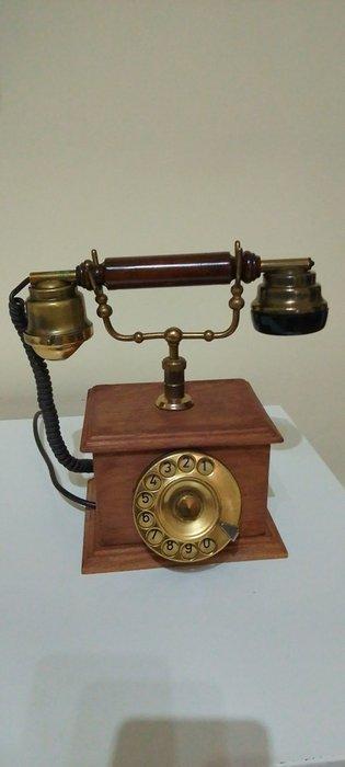Fatme - Analoge telefoon - Gegoten messing, Walnoot - Retro, Antiek en Kunst, Kunst | Designobjecten
