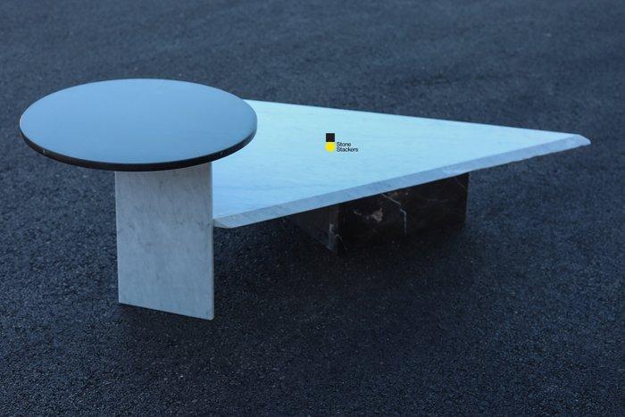 Stone Stackers - Paolo Ciacci & Shilpa Srinivas - Salontafel, Antiek en Kunst, Kunst | Designobjecten