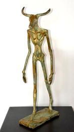 Abdoulaye Derme - sculptuur, Minotaure en marche - 47 cm -