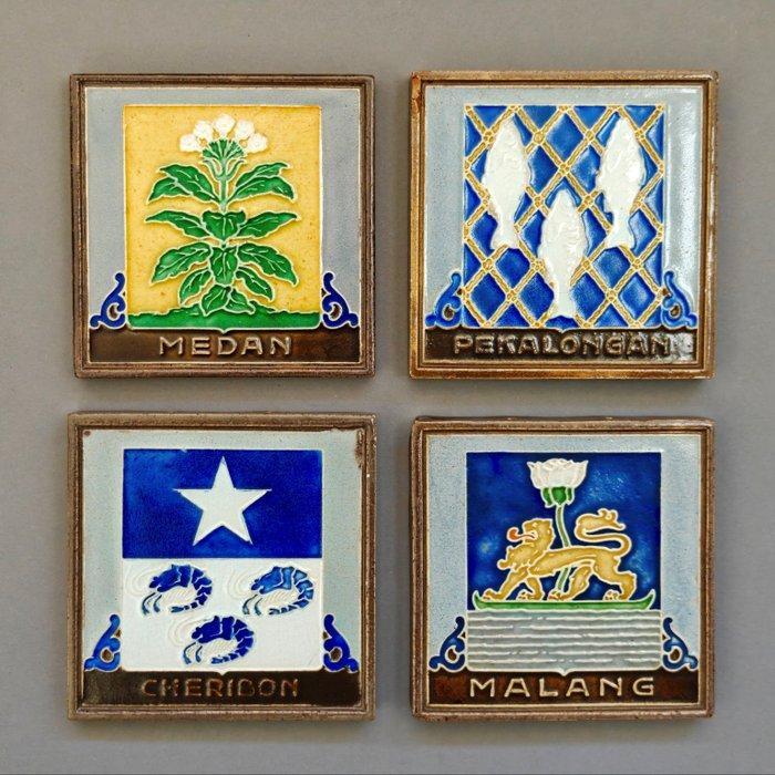 Tegel (4) - Stadswapens van Indonesische steden ( Nederlands, Antiek en Kunst, Antiek | Glaswerk en Kristal