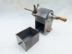 Caran dAche ( type 455 ) - Puntenslijper Art Deco