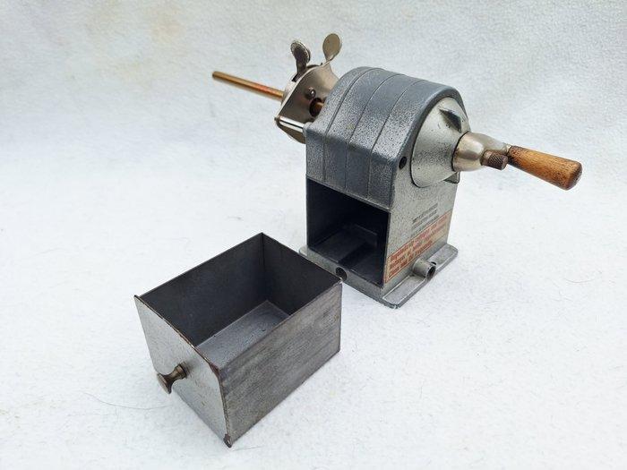 Caran dAche ( type 455 ) - Puntenslijper Art Deco, Antiek en Kunst, Antiek | Wandborden en Tegels