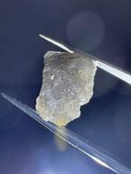 Natuurlijke ruwe grijze diamant. 9,86 karaat. Ruw - Hoogte: