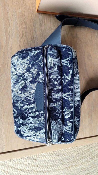 Louis Vuitton - Outdoor Bumbag - Sac à bandoulière, Handtassen en Accessoires, Tassen | Damestassen