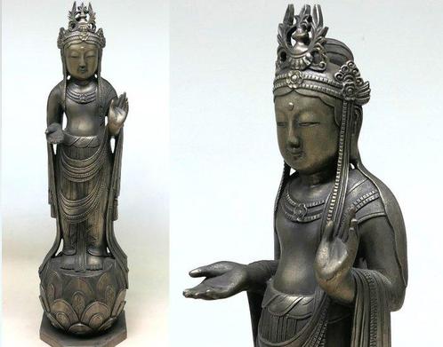 Brons - Een groot Japans bronzen beeld van een staande, Antiquités & Art, Antiquités | Autres Antiquités