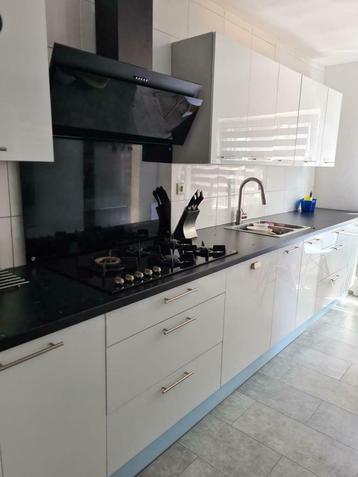 Meubles de cuisine laquées brillantes beschikbaar voor biedingen