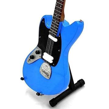 Miniatuur Fender Mustang linkshandig gitaar gratis standaard