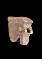 Oude Egypte, late periode Bruine faience Wedjat-sieraad