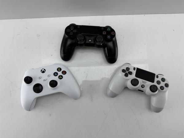 Veiling - 3x Gamecontrollers – PlayStation & Xbox, Games en Spelcomputers, Spelcomputers | Sony Consoles | Accessoires
