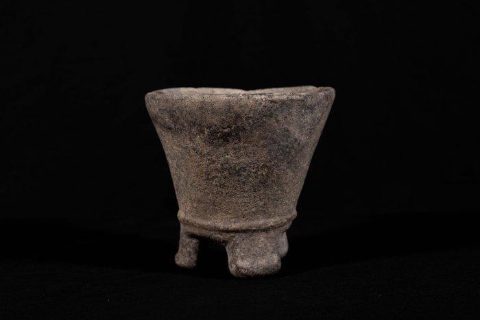 Terre Sainte (cananéen) basalte chalice, 12,5 x 13 cm, Verzamelen, Mineralen en Fossielen