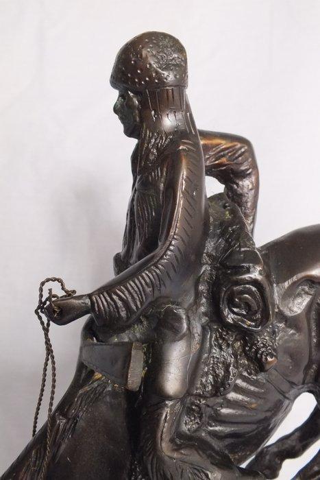 After Fredric Remington - sculptuur, Indiaan te paard - 29, Antiek en Kunst, Curiosa en Brocante