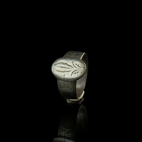 Middeleeuwen, kruisvaardersperiode Zilver Ring met, Antiek en Kunst, Antiek | Overige Antiek